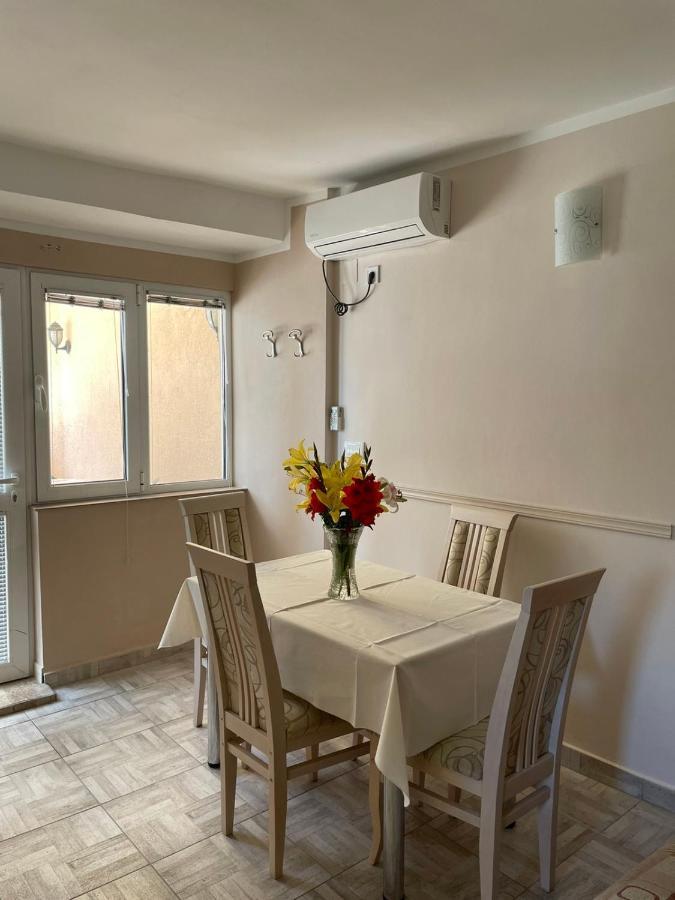 Apartman Pijavica Bijela Exteriör bild